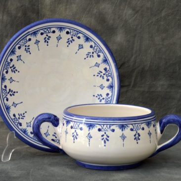 Taza y plato para consome