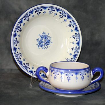 Taza y plato para consome